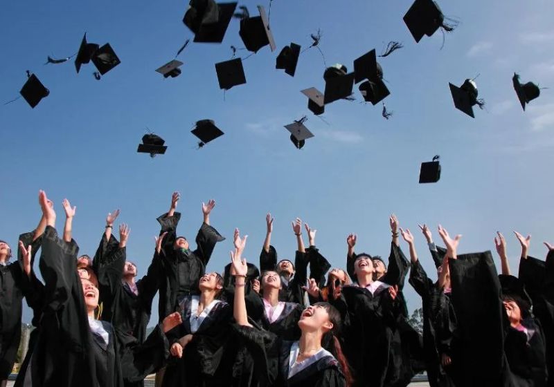 Một số bài giới thiệu mẫu. (Ảnh: Sưu tầm Internet)