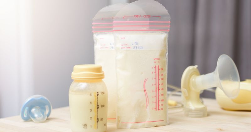 Không được lắc bình sữa trong quá trình rã đông. (Ảnh: Sưu tầm Internet)