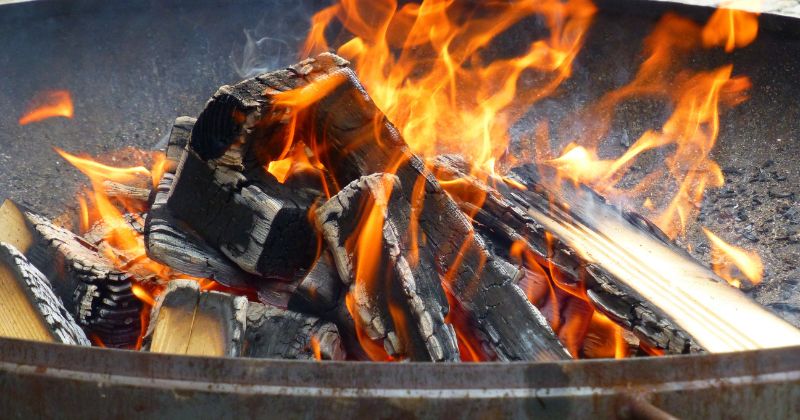 Những quan niệm kiêng cữ sau sinh theo dân gian (Ảnh: Sưu tầm Internet)