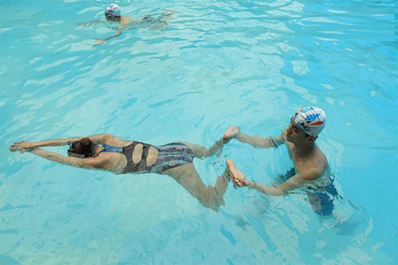 Học bơi ếch mang tới nhiều lợi ích cho sức khoẻ và thể lực. (Ảnh: Sưu tầm internet)