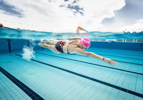 Khi học bơi ếch cần chuẩn bị đầy đủ đồ dùng hỗ trợ. (Ảnh: Sưu tầm internet)