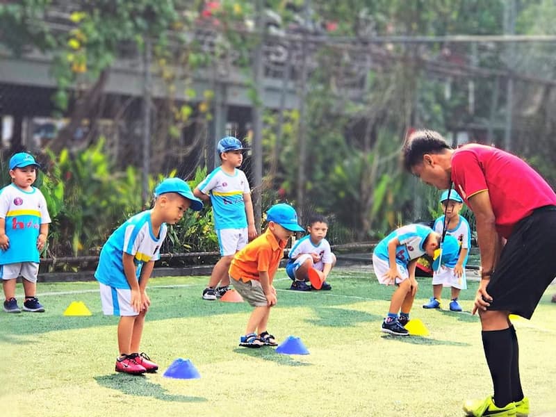 Khởi động là phần quan trọng trong đá bóng. (Ảnh: Internet)