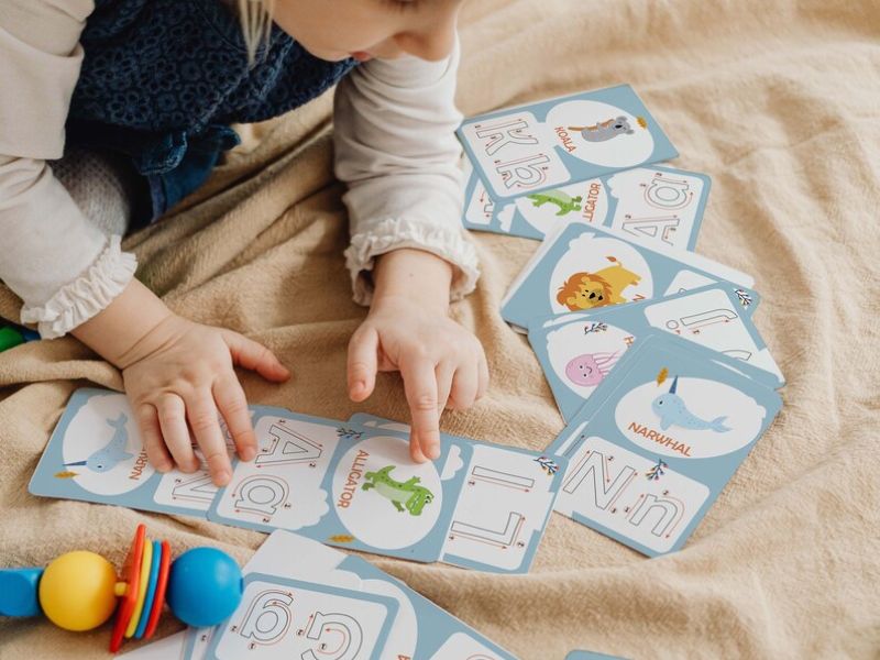 Dạy tiếng Anh tại nh&agrave; cho b&eacute; kh&ocirc;ng quan trọng học nhiều hay &iacute;t, chủ yếu l&agrave; sự ki&ecirc;n tr&igrave; đều đặn mỗi ng&agrave;y (Ảnh: Sưu tầm internet)