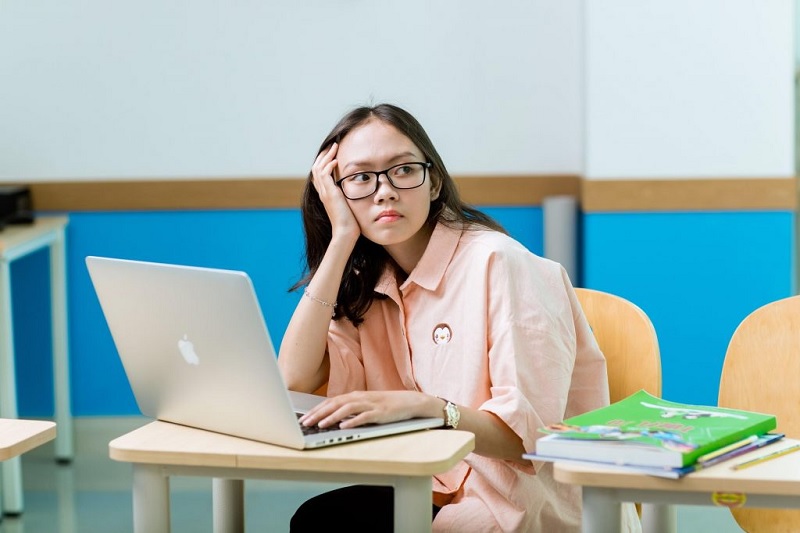 Mất gốc tiếng Anh là việc không có nền tảng kiến thức ngoại ngữ, dù đã được học. (Ảnh: Sưu tầm internet)