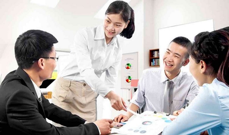 Học tiếng Anh giao tiếp khi đi làm sẽ thiên về học từ vựng chuyên ngành, mẫu câu giao tiếp. (Ảnh: Sưu tầm internet)