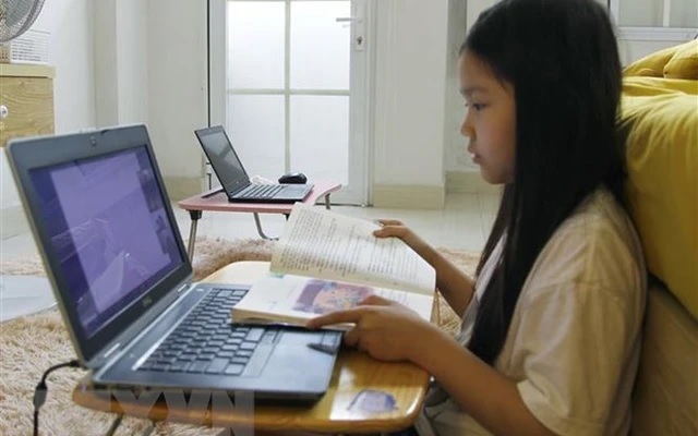 Khi học toán online sẽ mang tới nhiều lợi ích cho trẻ và cả phụ huynh. (Ảnh: Sưu tầm internet)