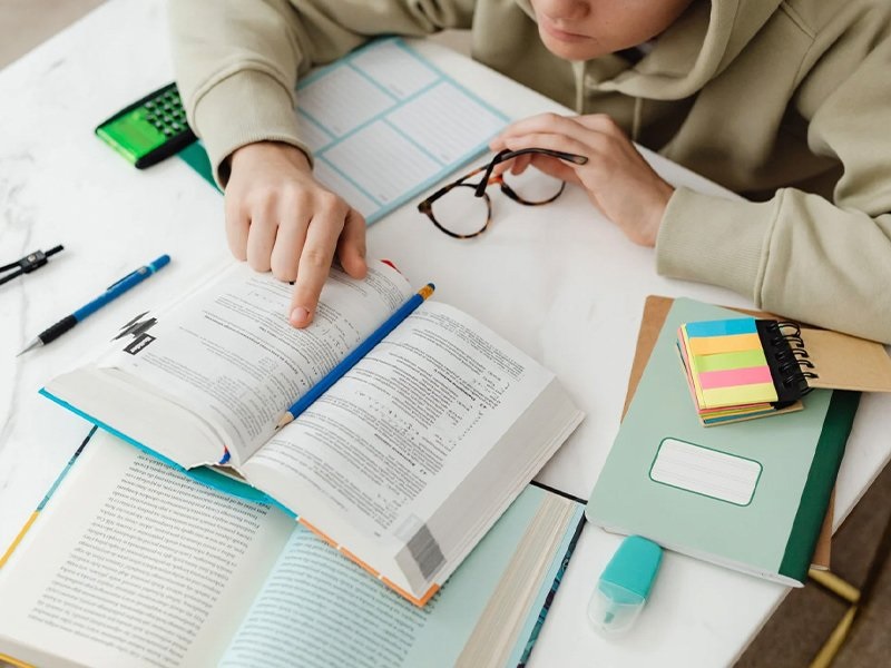 Phụ huynh cần phân bổ lịch trình học tập của bé hợp lý. (Ảnh: Sưu tầm internet)