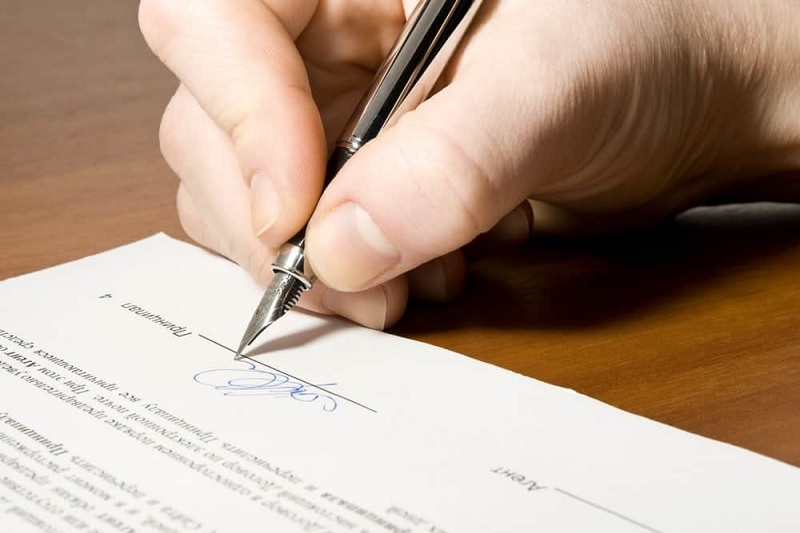 Hợp đồng là một biên bản ký kết thoả thuận giữa các bên liên quan. (Ảnh: Sưu tầm internet)