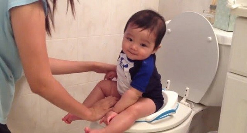 Có nên xi trẻ đi vệ sinh không? (Ảnh: Internet)