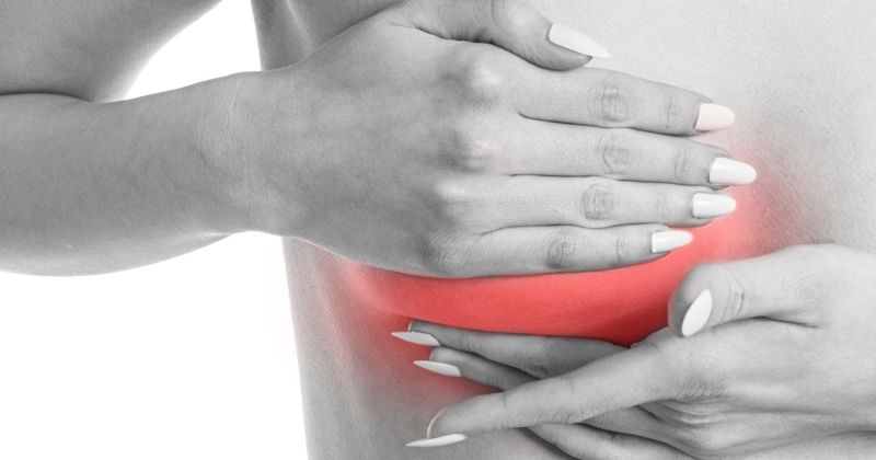 Núm vú của mẹ bị nứt là lý do khiến sữa dính máu. (Ảnh: Sưu tầm Internet)