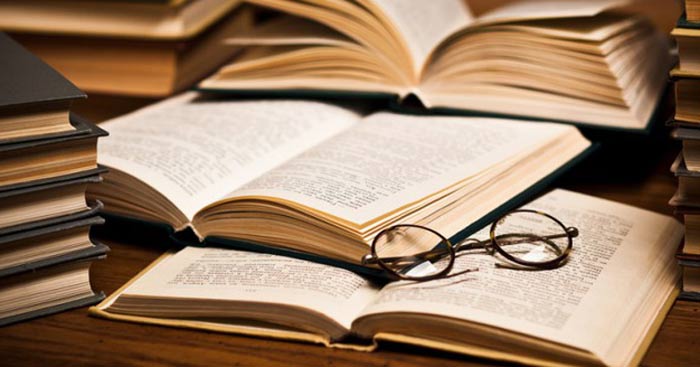 Đọc nhiều sách báo, tài liệu để có nhiều cái nhìn sâu sắc hơn về vấn đề (Ảnh: Sưu tầm internet)