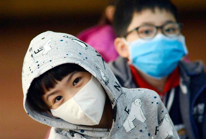Khẩu trang y tế là dụng cụ giúp bảo vệ trẻ tránh khói bui, vi khuẩn. (Ảnh: Sưu tầm internet)