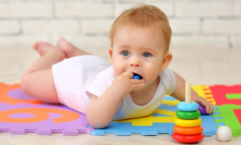 Đề phòng nguy cơ bị hóc ở trẻ nhỏ. (Ảnh: Nguồn Internet)