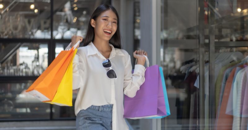 Dạo phố là cách tạo tâm lý thoải mái cho mẹ sau sinh hiệu quả (Ảnh: Sưu tầm Internet)