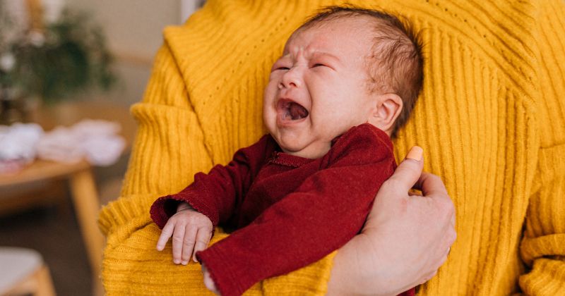 Mẹ khóc nhiều sau sinh ảnh hưởng đến sự phát triển của bé (Ảnh: Sưu tầm Internet)