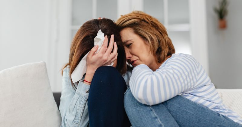 Mẹ sau sinh thường bị ảnh hưởng cảm xúc tiêu cực bởi người xung quanh (Ảnh: Sưu tầm Internet)