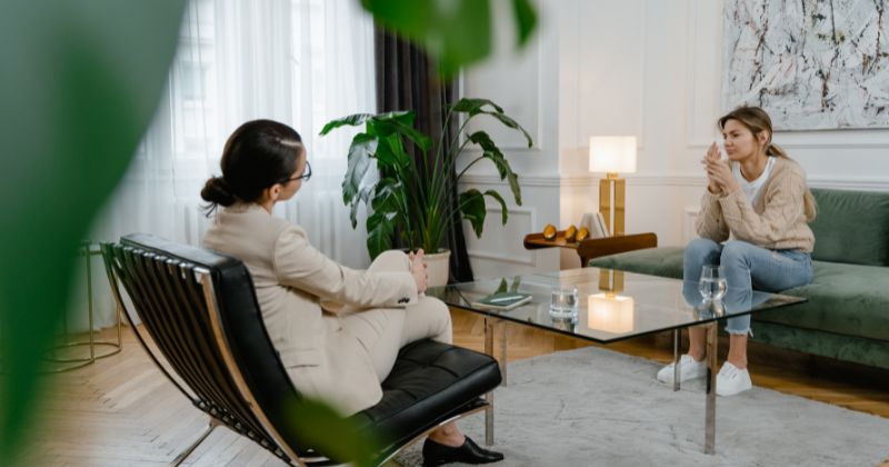 Mẹ nên cởi mở, chia sẻ vấn đề thường xuyên (Ảnh: Sưu tầm Internet)