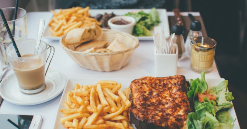 Chia nhỏ bữa ăn giúp mẹ kiểm soát tốt năng lượng (Ảnh: Sưu tầm Internet)