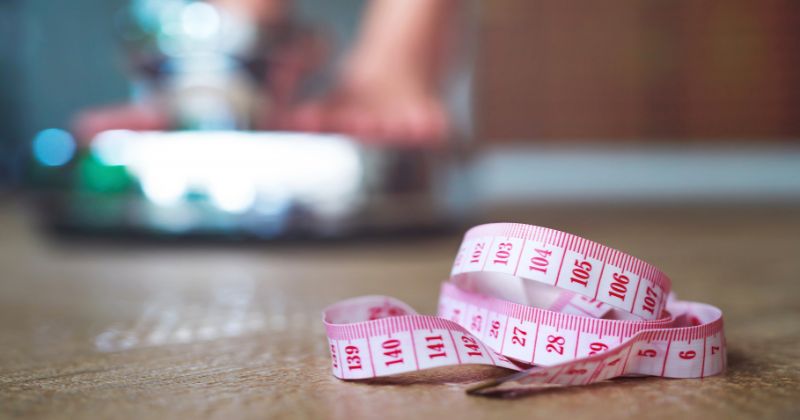 Giảm cân nịt bụng quá sớm không tốt cho cả mẹ và bé (Ảnh: Sưu tầm Internet)