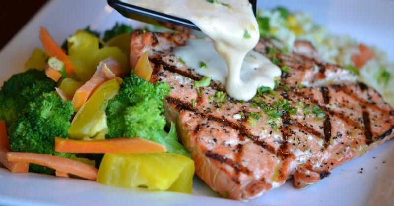 Mẹ Nhật ăn đa dạng thực phẩm, không kiêng khem quá nhiều (Ảnh: Sưu tầm Internet)