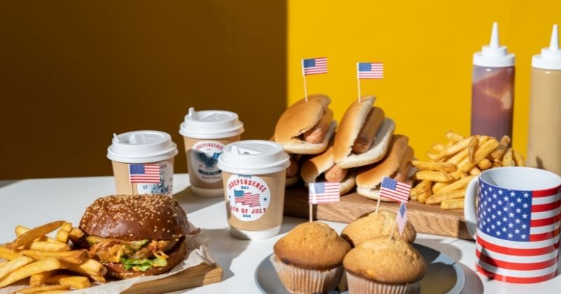 Mẹ nên hạn chế tối đa việc ăn các đồ ăn chứa dầu mỡ (Ảnh: Sưu tầm Internet)