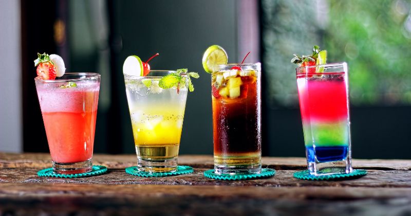 Mẹ nên kiêng ăn hoặc uống đồ lạnh sau khi sinh. (Nguồn: Sưu tầm Internet)