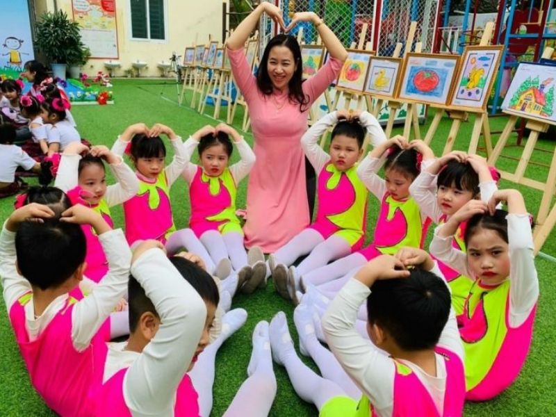 Giáo dục kỷ luật tích cực cho trẻ mầm non giúp trẻ phát triển toàn diện về thể chất và tinh thần (Ảnh: sưu tầm Internet)