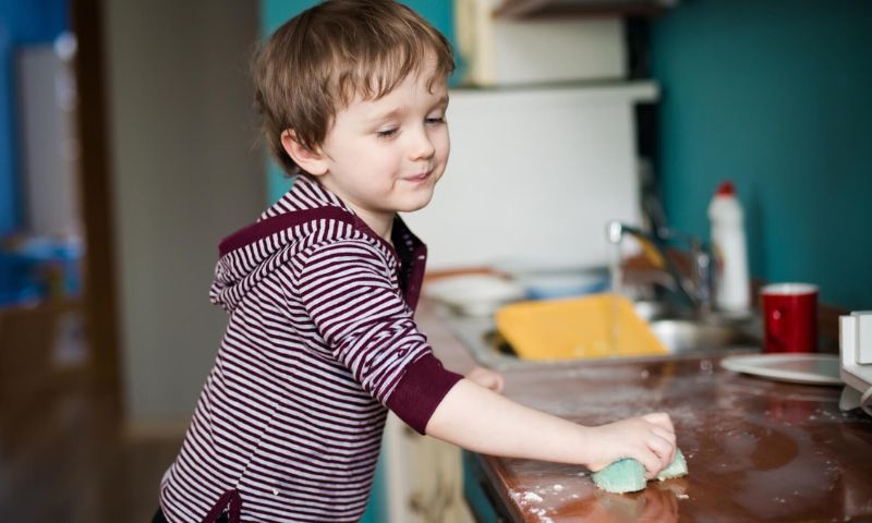 Sống ngăn nắp, gọn gàng là một kỹ năng nên dạy cho bé 6 tuổi. (Ảnh: Nguồn Internet)