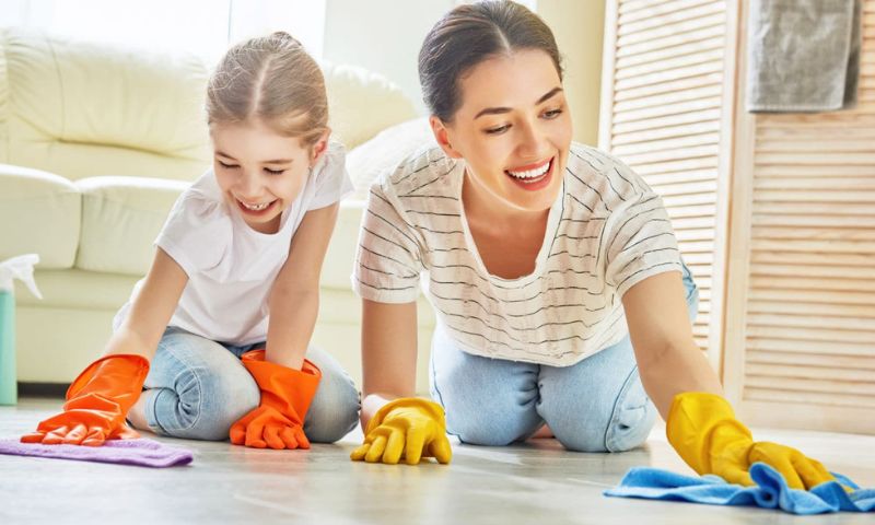 Tạo nếp sống sạch sẽ, ngăn nắp cho bé gái. (Ảnh: Nguồn Internet)