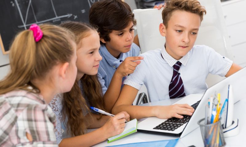 Làm việc nhóm giúp trẻ vận dụng được các kỹ năng khi cần thiết. (Ảnh: Nguồn Internet)