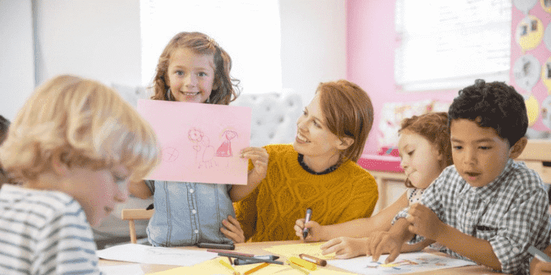 Bố mẹ nên dạy cho bé gái độc lập, tự tin ngay từ khi còn bé (Nguồn: Sưu tầm Internet)