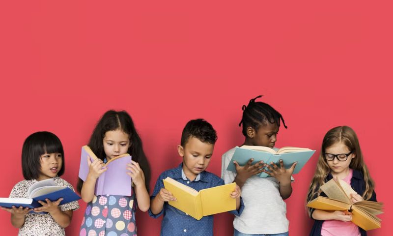  Đọc sách mang lại nguồn tri thức vô tận. (Ảnh: Nguồn Internet)