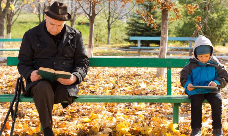 Giữ khoảng cách với người lạ ít nhất 3m để đảm bảo an toàn. (Ảnh: Nguồn Internet)