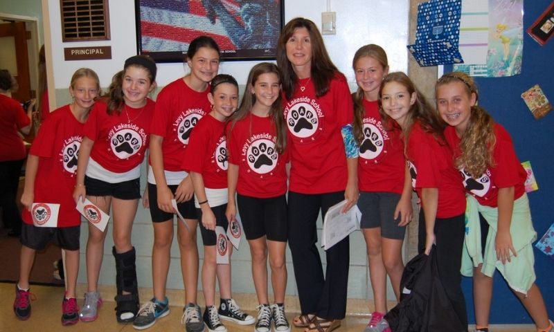 Tham gia vào các cộng đồng giao tiếp khác nhau giúp con tự tin hơn trong giao tiếp. (Ảnh: Sưu tầm Internet)