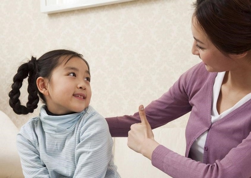 Kỹ năng sống biết cảm ơn, xin lỗi đúng lúc rất quan trọng với trẻ em. (Ảnh: Sưu tầm internet)