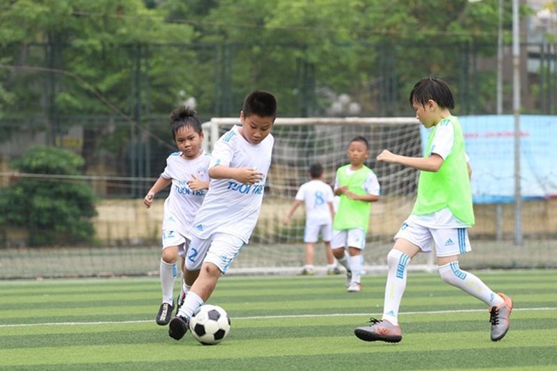 Kỹ thuật phòng ngự trong bóng đá. (Ảnh: Internet)