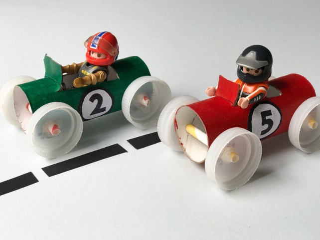 làm xe đua cho bé từ ống lon. (Ảnh: Sưu tầm internet)