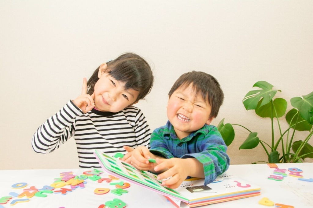 Parents need to create a suitable English-speaking learning plan for their child (Photo: Collected from the internet).