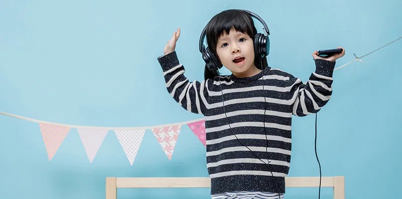 Sing Along with Your Child to Encourage Interaction and Bonding (Image: Internet Source)