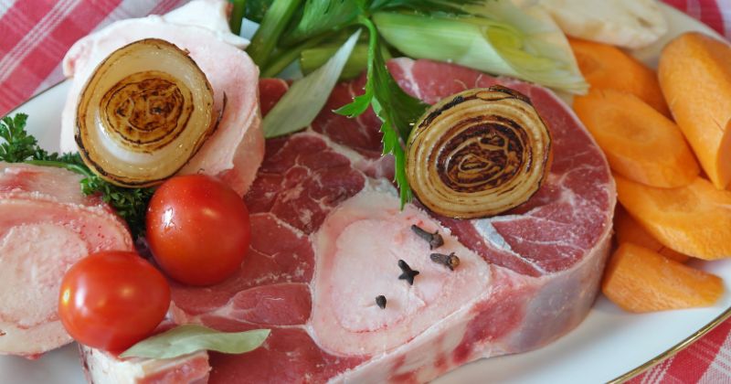 Bổ sung đầy đủ dinh dưỡng giúp nguồn sữa chất lượng hơn. (Ảnh: Sưu tầm Internet)