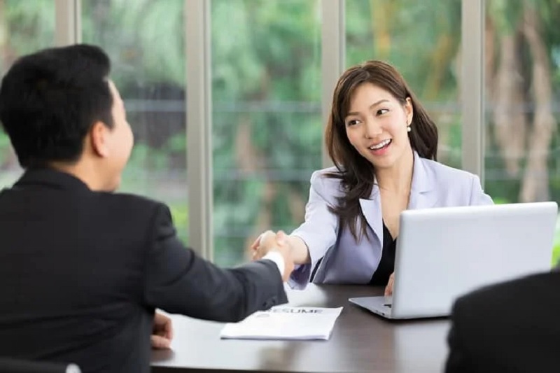 Tham khảo nhiều mẫu lời chúc phỏng vấn tốt bằng tiếng Anh ấn tượng. (Ảnh: Sưu tầm internet)