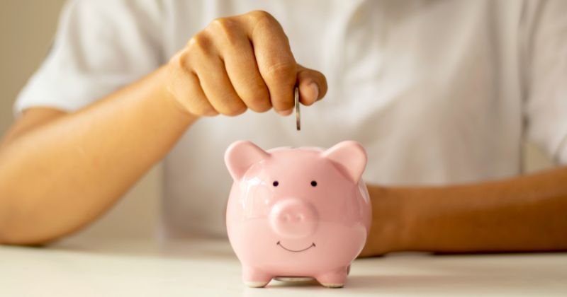 Bú sữa mẹ giúp tiết kiệm chi phí hiệu quả (Ảnh: Sưu tầm Internet)