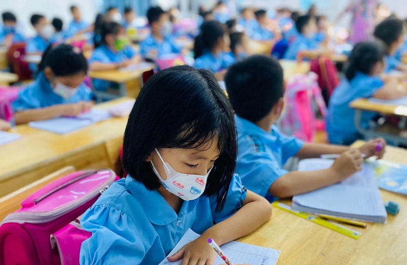 Cho con học trường công thường phải học thêm nhiều. (Ảnh: Internet)