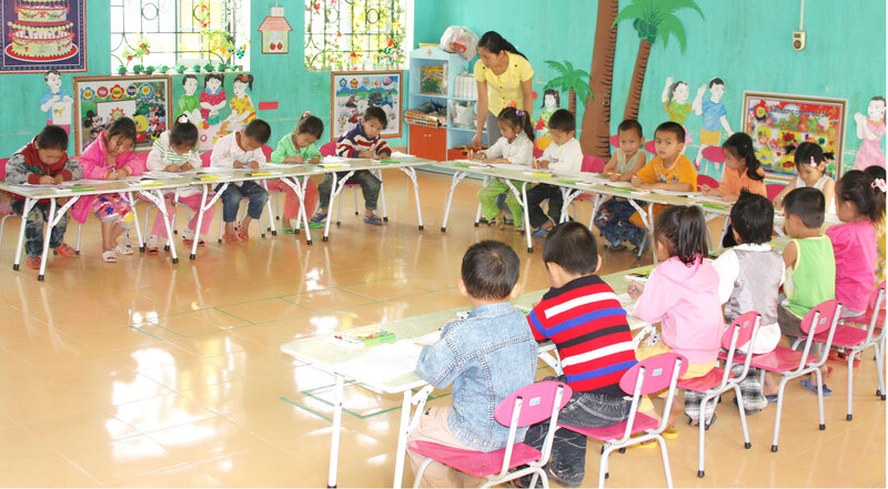 Các lớp mẫu giáo bé 5 tuổi đã bắt đầu được học chữ. (Ảnh: Sưu tầm internet)
