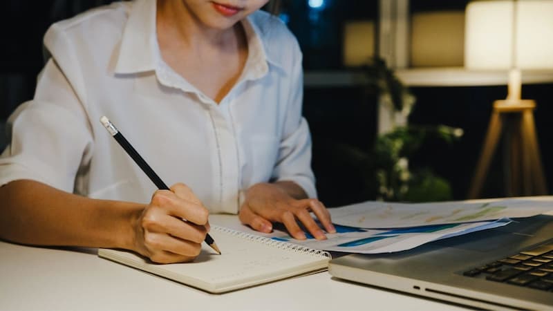 Cách học tốt ngữ pháp qua truyện đọc tiếng Anh. (Ảnh: Internet)