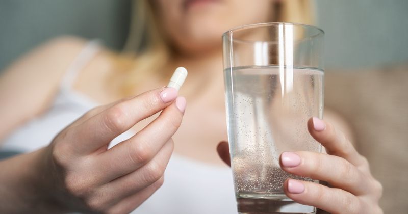 Chữa mất ngủ bằng cách tư vấn tâm lý, dùng thuốc (Ảnh: Sưu tầm Internet)