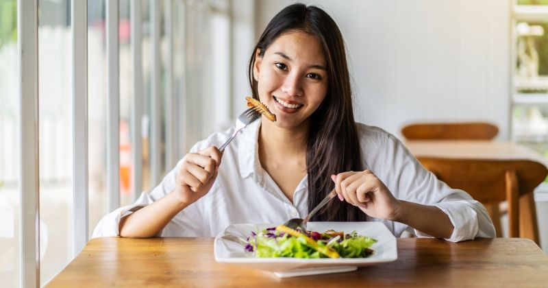 Trị mất ngủ sau sinh tại nhà qua chế độ ăn, sinh hoạt (Ảnh: Sưu tầm Internet)