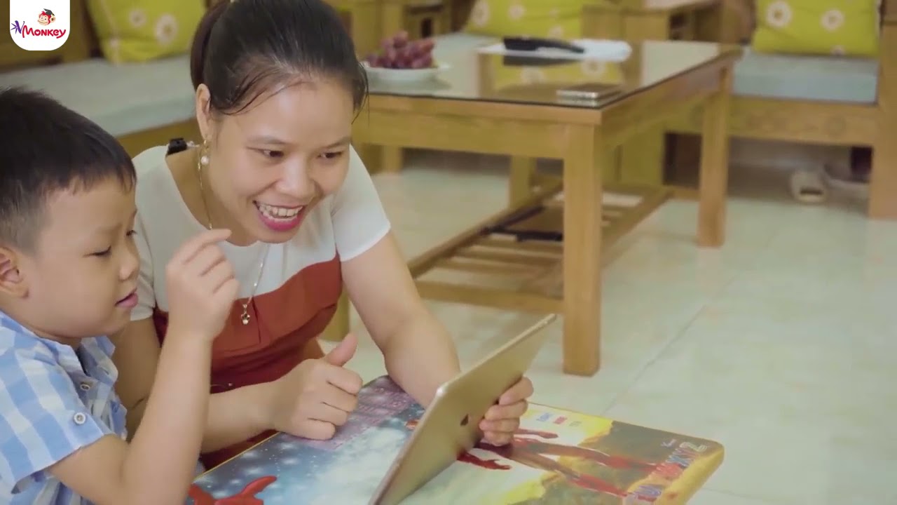 Ba mẹ đồng hành giúp tạo động lực học tập cho trẻ. (Ảnh: Monkey Việt Nam)