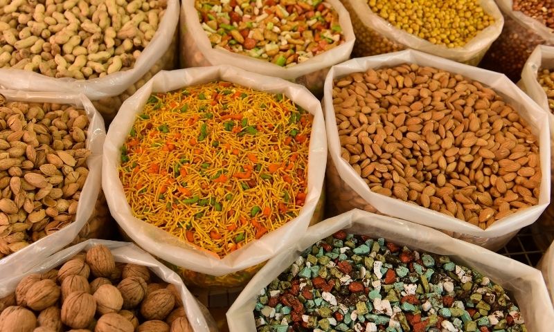 Mẹ sau sinh nên ăn gì để bổ sung canxi? Ăn ngũ cốc. (Ảnh: Nguồn Internet)