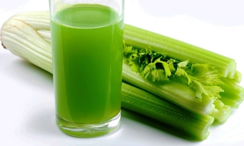 Mẹ hạn chế sử dụng cần tây trong thực đơn hàng ngày nhé. (Nguồn: Internet)